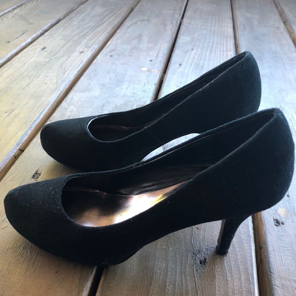 Black Pumps